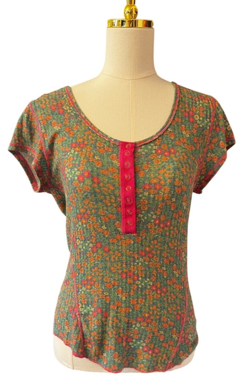 Natural Life Floral Scoop Neck Henley Tee | Green Pink Floral Print | Medium
